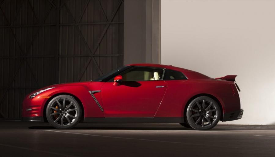  Nissan GT-R 2015 года  (фото 21 из 56)